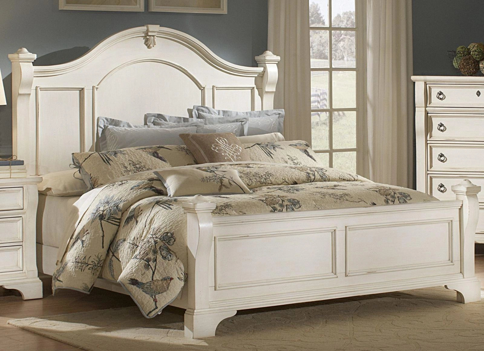 American Woodcrafters Heirloom Collection Queen Poster Bed in Antique White 2910-50POS