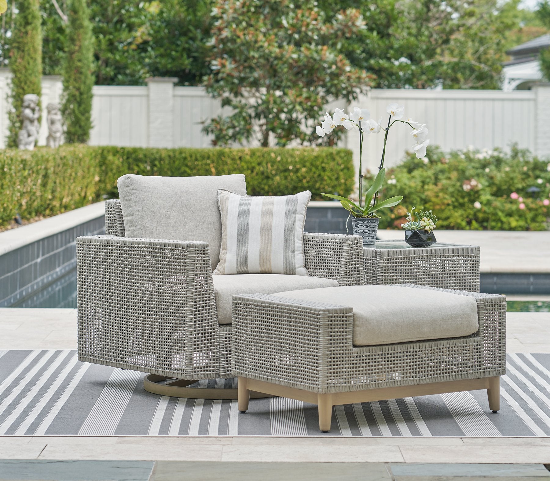 Seton Creek Outdoor Seating Set